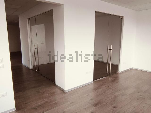 Ufficio in affitto di 160 m² in Via Don G. Tescaro