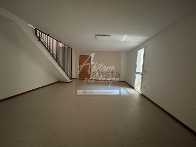 Ufficio in affitto di 160 m² in Via Roma