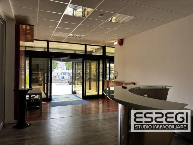 Ufficio in affitto di 160 m² in Viale della Navigazione Interna