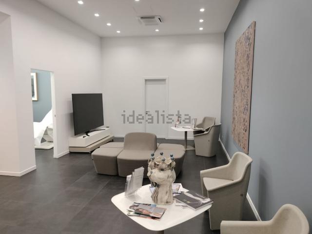 Ufficio in affitto di 160 m² in Viale Jonio, 35