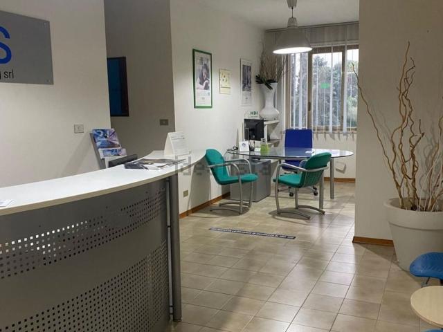 Ufficio in affitto di 160 m² in Viale Teracati