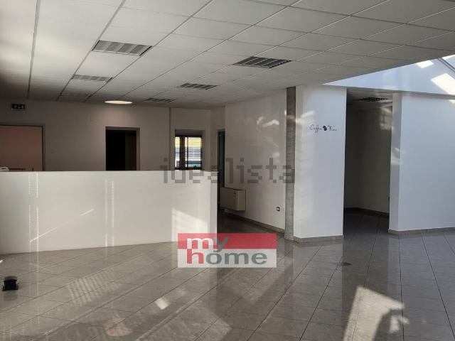 Ufficio in affitto di 174 m² in Via del Credito