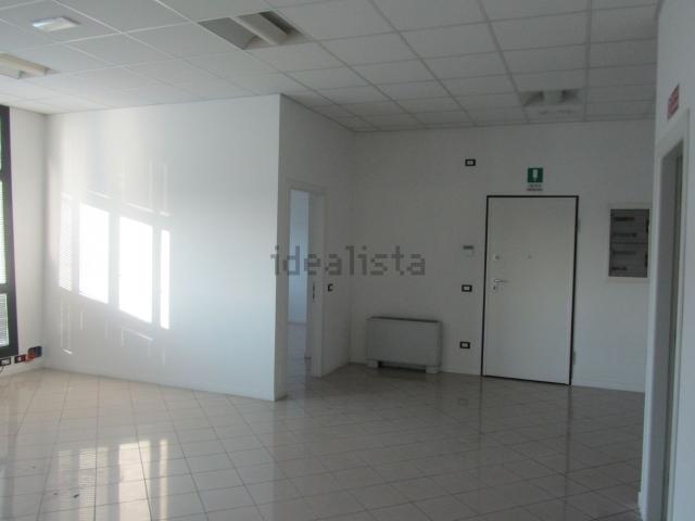 Ufficio in affitto di 175 m² in Via porta est