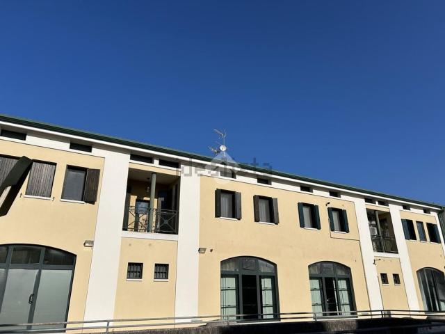 Ufficio in affitto di 170 m² in Via A. Moro, 2