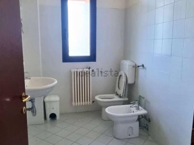 Ufficio in affitto di 170 m²