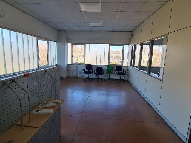 Ufficio in affitto di 170 m²