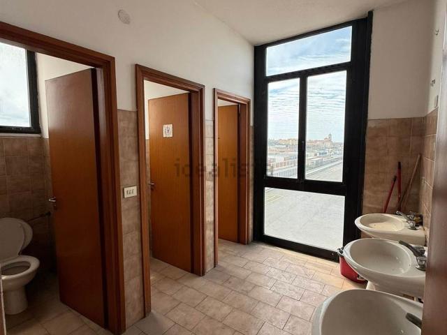 Ufficio in affitto di 170 m²