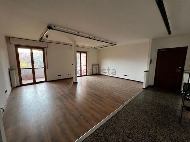 Ufficio in affitto di 170 m²