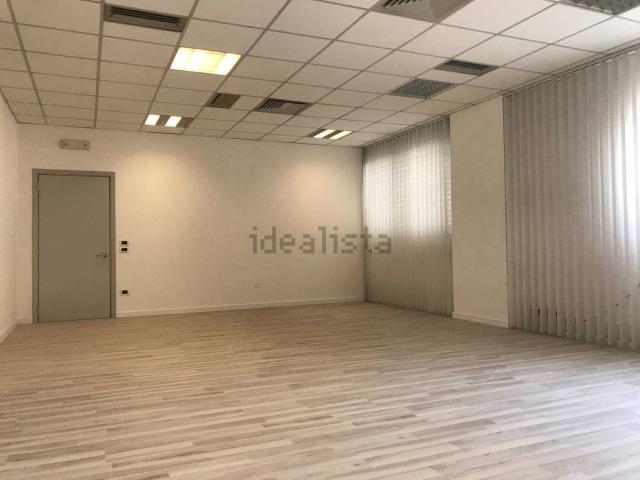 Ufficio in affitto di 170 m²