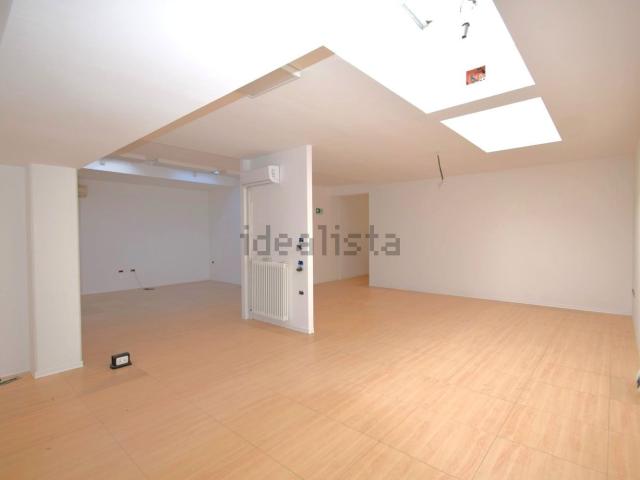 Ufficio in affitto di 170 m² in Strada Baganzola