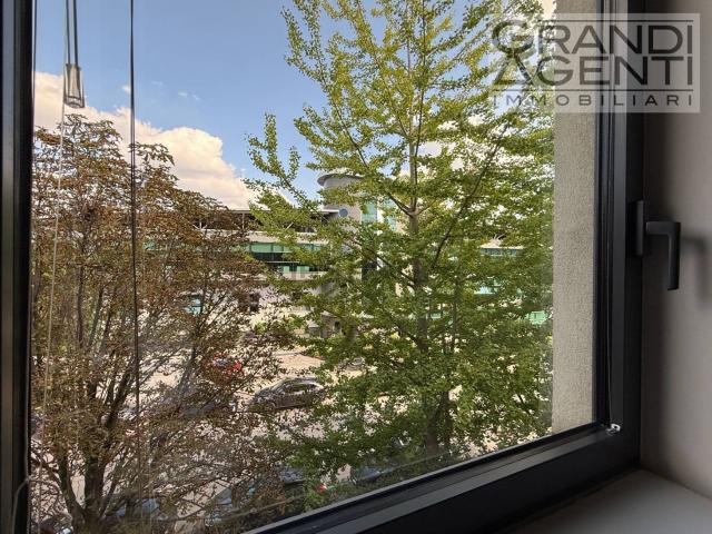 Ufficio in affitto di 170 m² in Via Monte Baldo, 8