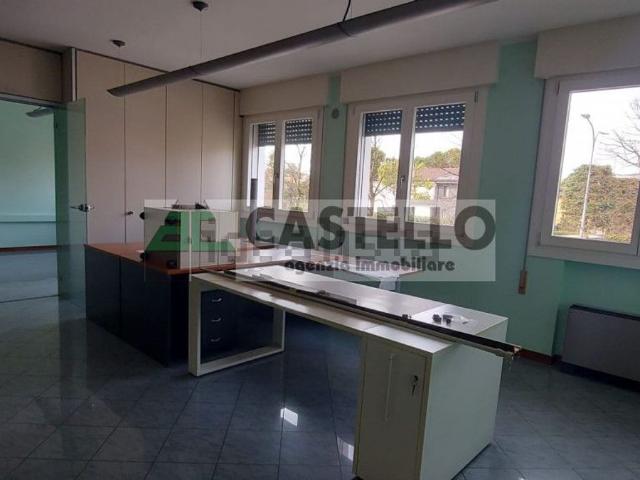 Ufficio in affitto di 170 m² in Via Cordenons