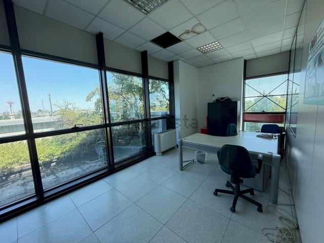 Ufficio in affitto di 170 m² in Via Grafica