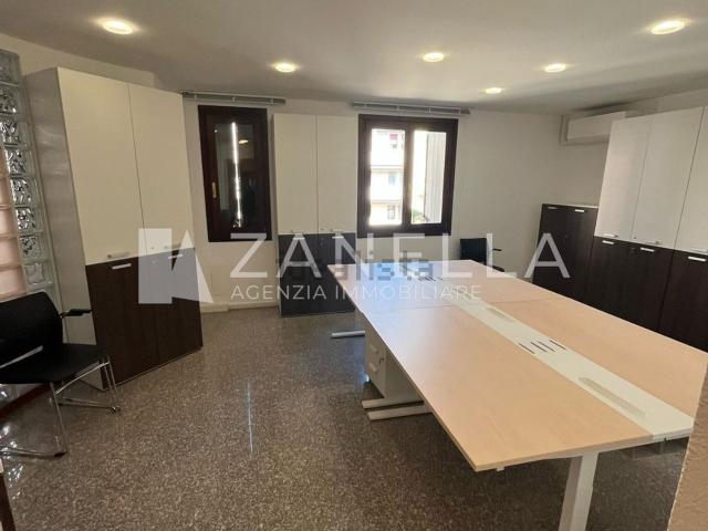 Ufficio in affitto di 170 m² in Via Podgora
