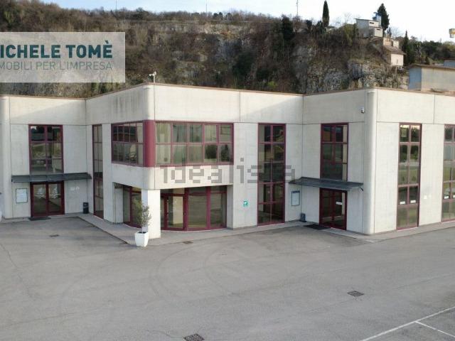 Ufficio in affitto di 170 m² in Via Stazione