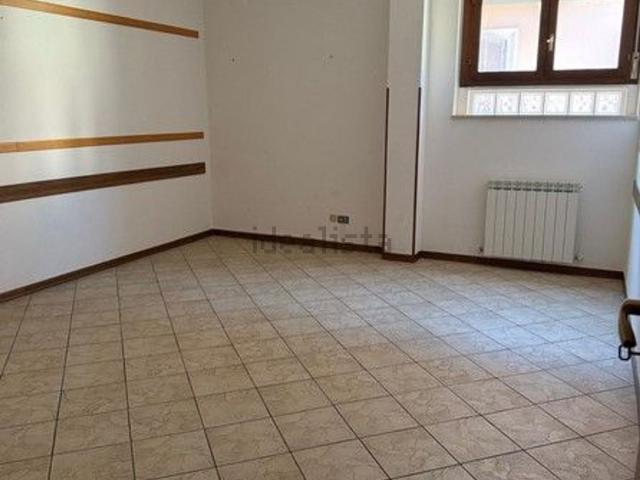 Ufficio in affitto di 170 m² in Via Vollusiano, 7