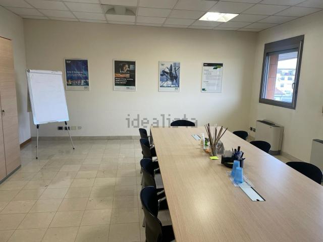 Ufficio in affitto di 170 m² in Viale Giuseppe Verdi