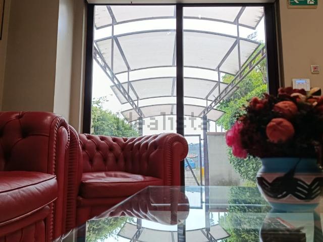 Ufficio in affitto di 171 m² in Via Massimo d&apos Antona, 13