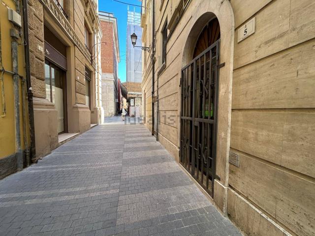 Ufficio in affitto di 185 m² in Via dell&apos Arco, 7