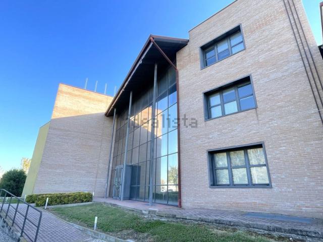 Ufficio in affitto di 180 m²