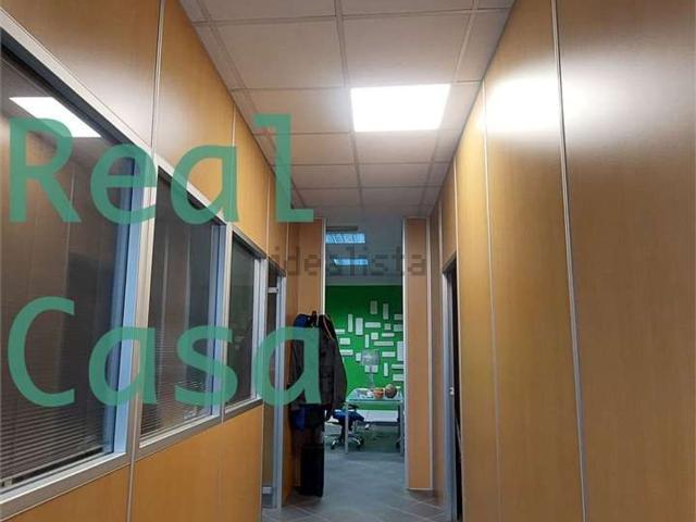 Ufficio in affitto di 180 m²