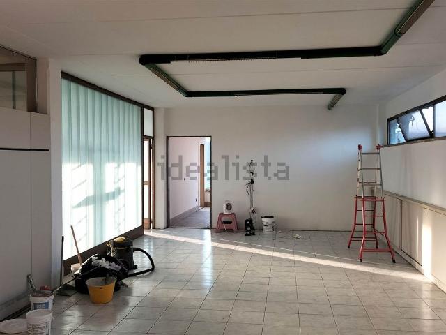 Ufficio in affitto di 180 m²