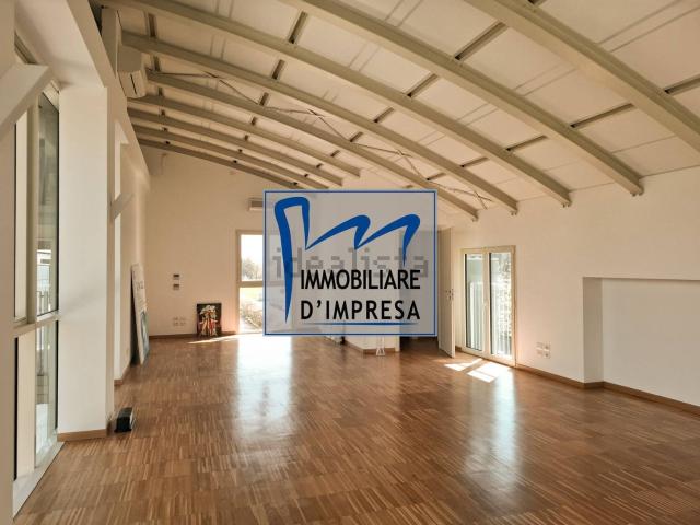 Ufficio in affitto di 180 m² in Strada Langhirano