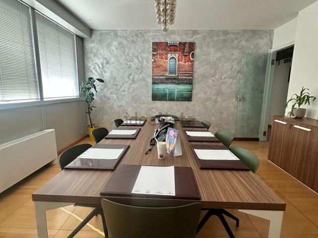 Ufficio in affitto di 180 m² in Piazza del Mercato, 48