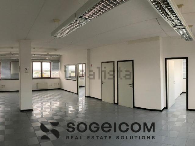 Ufficio in affitto di 180 m² in Via Brondi