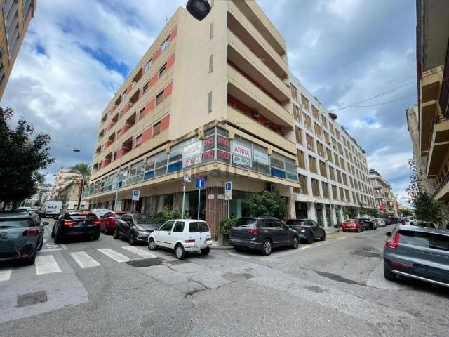 Ufficio in affitto di 180 m² in Via Camiciotti
