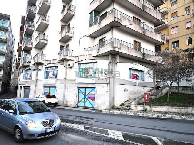 Ufficio in affitto di 180 m² in Via Criscione Lupis