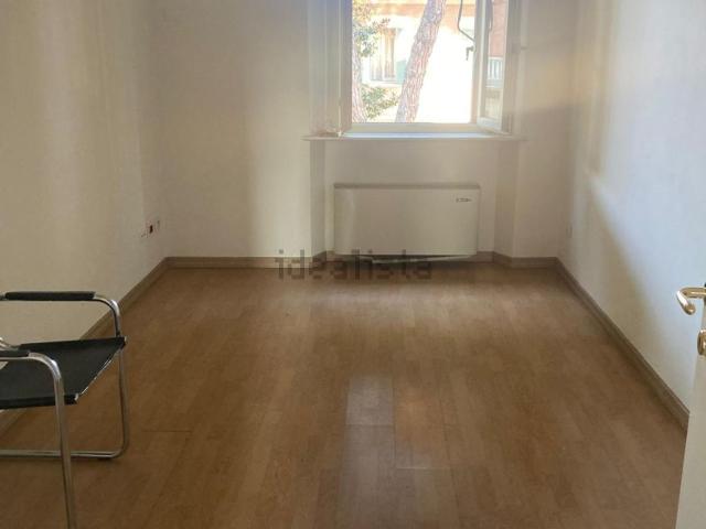 Ufficio in affitto di 180 m² in Via Dario Campana