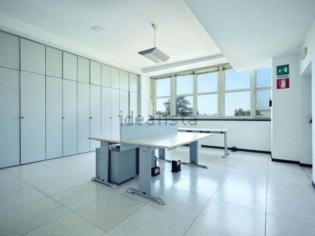 Ufficio in affitto di 180 m² in Via del Lavoro
