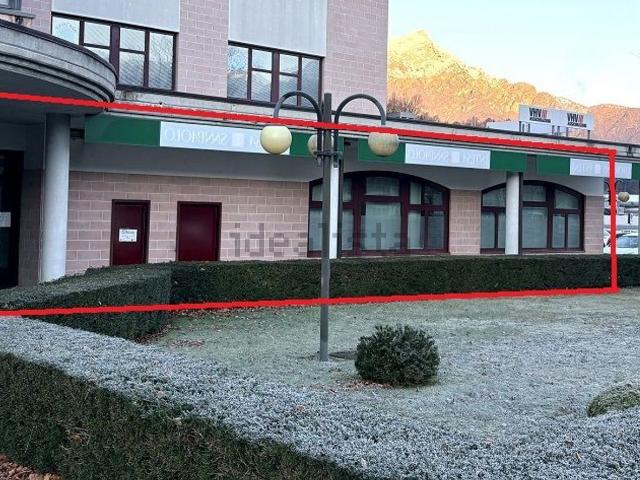 Ufficio in affitto di 180 m² in Via dell&apos Industria, 8