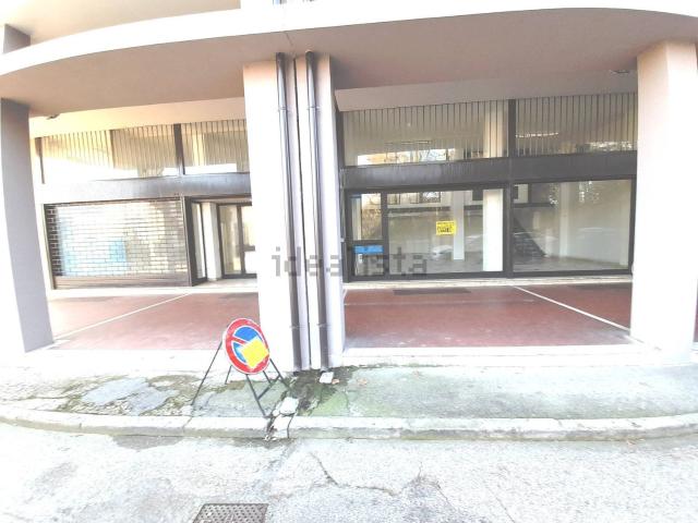 Ufficio in affitto di 180 m² in Via Guglielmo Marconi