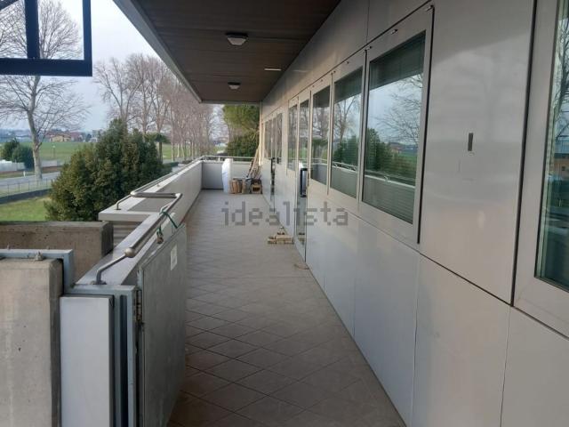 Ufficio in affitto di 180 m² in Via Grado