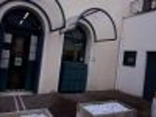 Ufficio in affitto di 180 m² in Via IV Novembre, 60