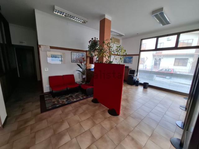 Ufficio in affitto di 180 m² in Via Lanzaghe
