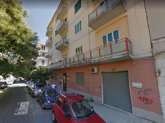 Ufficio in affitto di 180 m² in Via Università, 16