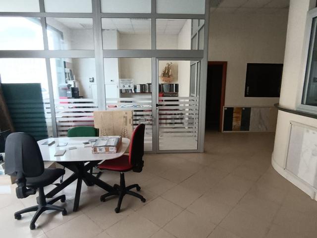 Ufficio in affitto di 180 m² in Viale Magna Grecia