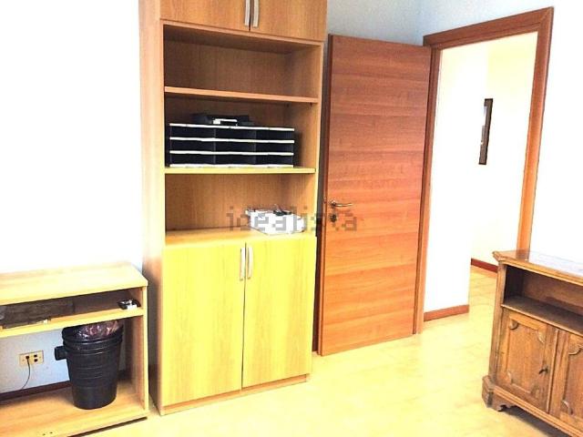 Ufficio in affitto di 180 m² in Viale San Bartolomeo, 55