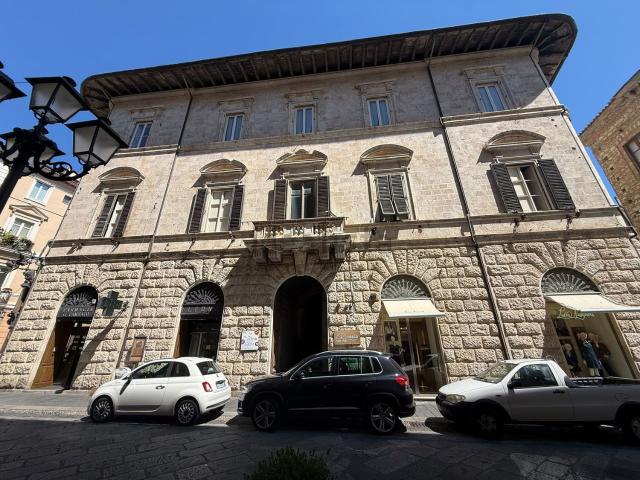 Ufficio in affitto di 182 m² in Corso Giuseppe Mazzini, 172