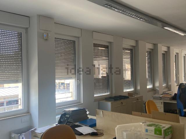 Ufficio in affitto di 183 m² in Corso Giuseppe Garibaldi