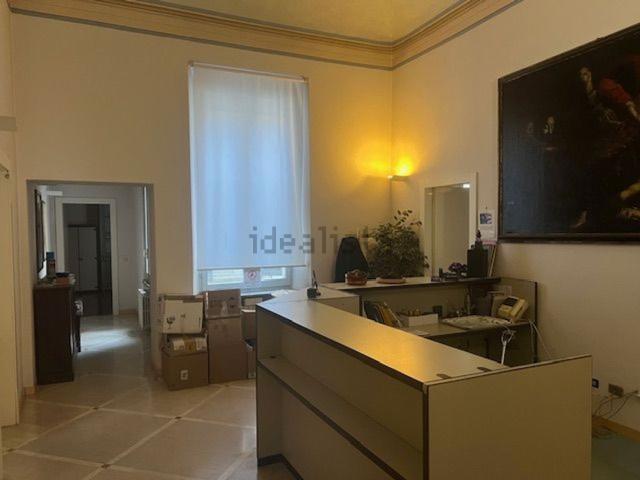 Ufficio in affitto di 183 m² in Piazza del Borgo, 39