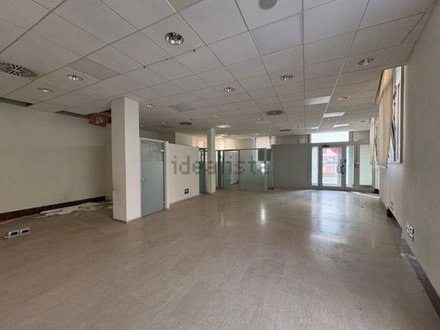 Ufficio in affitto di 190 m² in Piazza Dei Martiri
