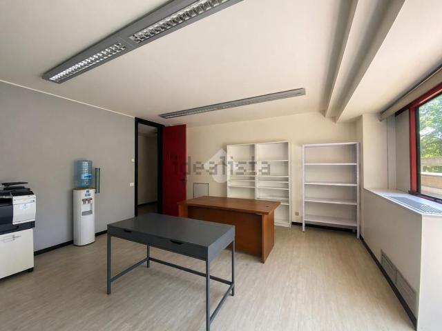 Ufficio in affitto di 190 m² in Via Martiri di Cervarolo, 1