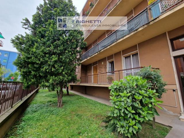 Ufficio in affitto di 190 m² in Via Napoleone I