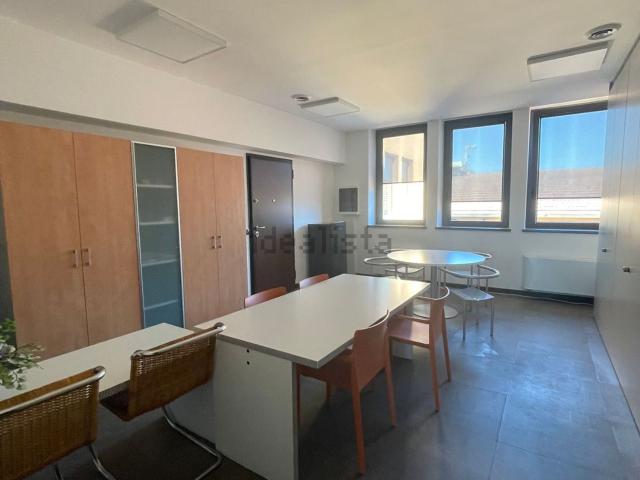 Ufficio in affitto di 190 m² in Via Cristoforo Colombo