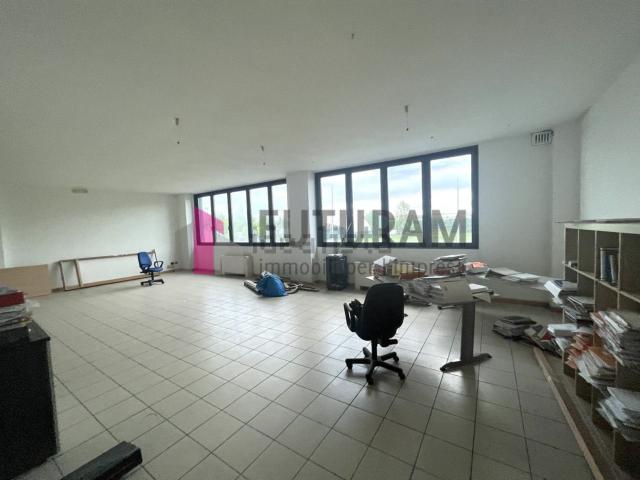 Ufficio in affitto di 190 m² in Via del Santo