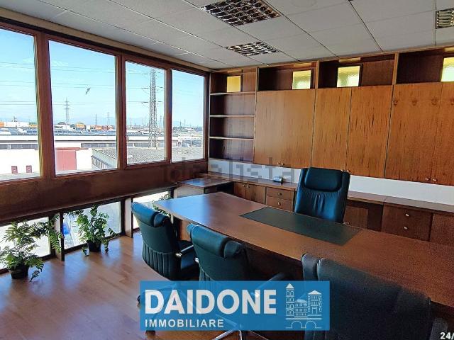 Ufficio in affitto di 190 m² in Via delle Cateratte, 90